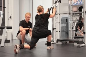 Fitness bij Motion preventie, onder toezicht van sportbegeleider of fysiotherapeut